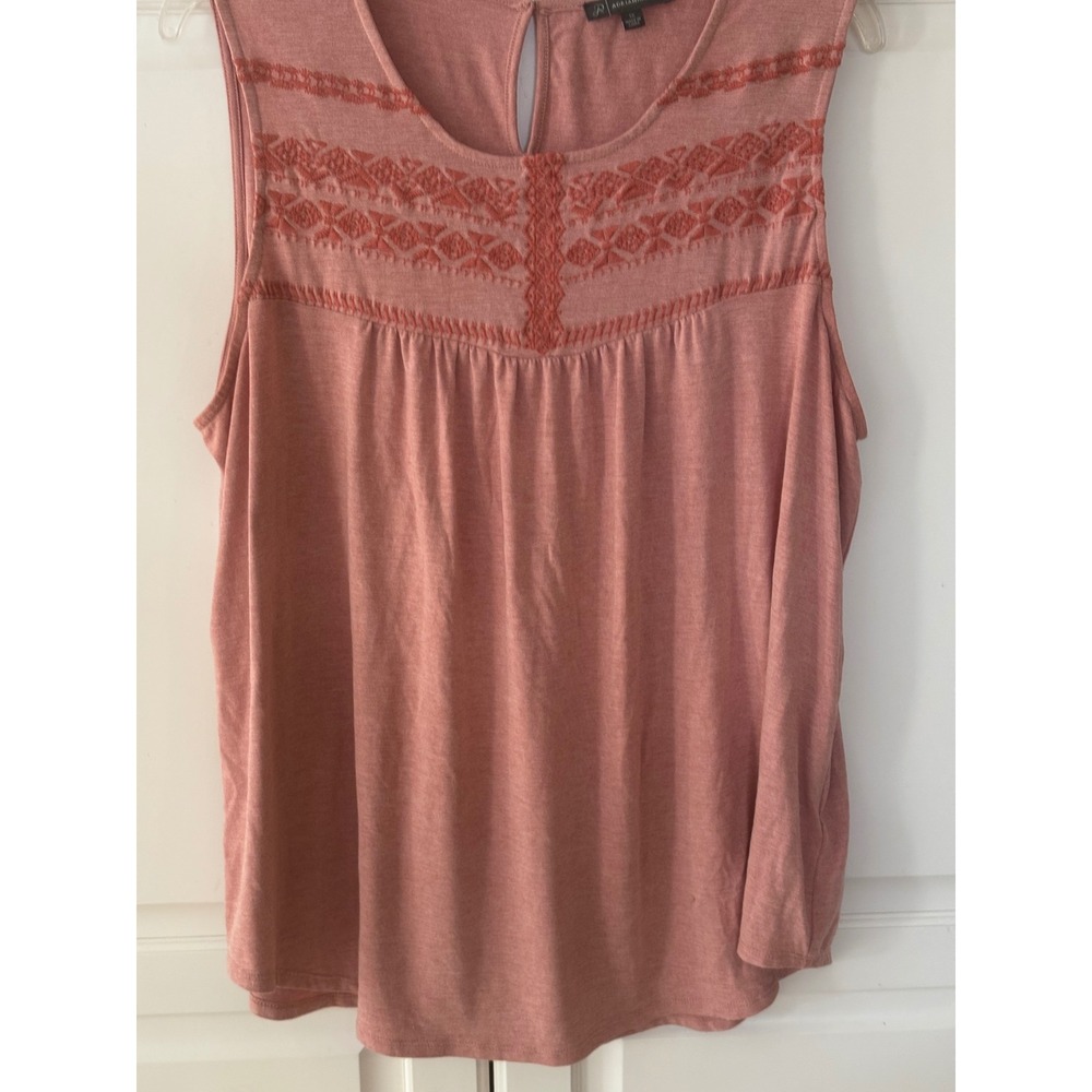 Adrianna Papell Women 1X Pink Embroidered Sleeveless Knit Tank Top Keyhole‎ Back